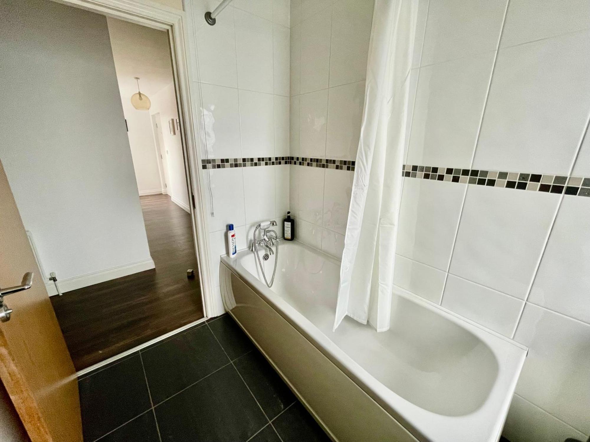 2 Bedroom City-Centre Apartment With Free Parking Belfast Eksteriør billede