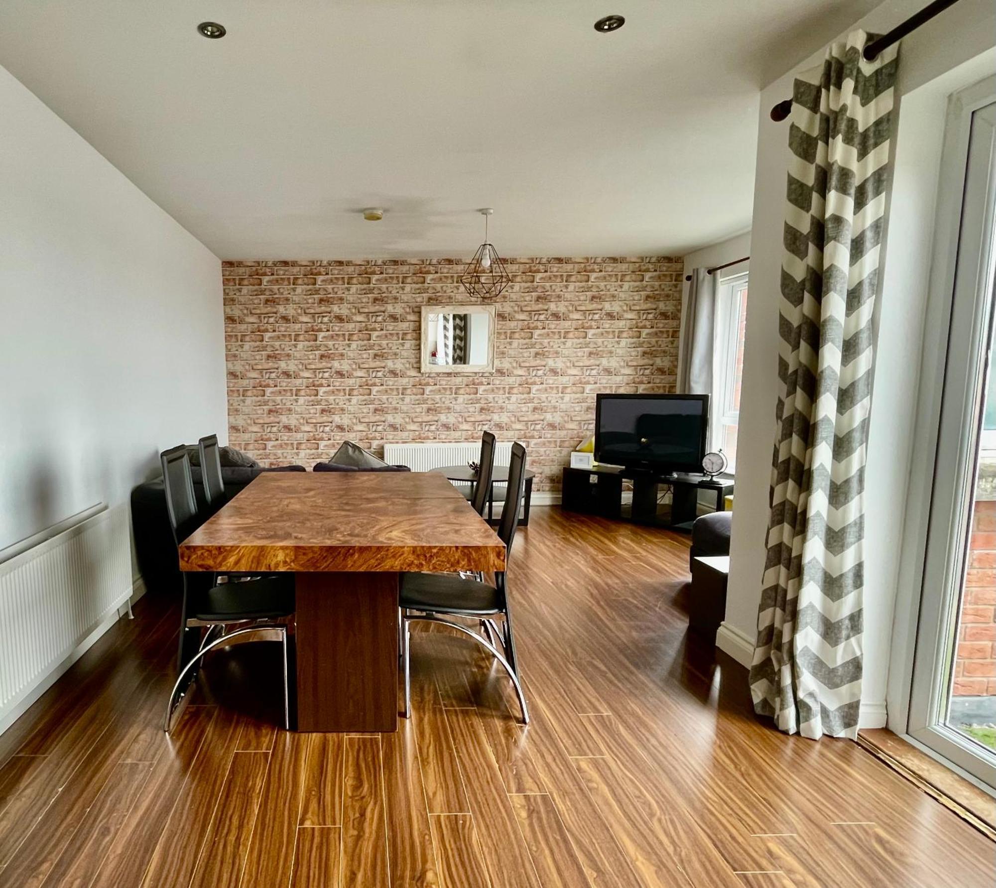 2 Bedroom City-Centre Apartment With Free Parking Belfast Eksteriør billede